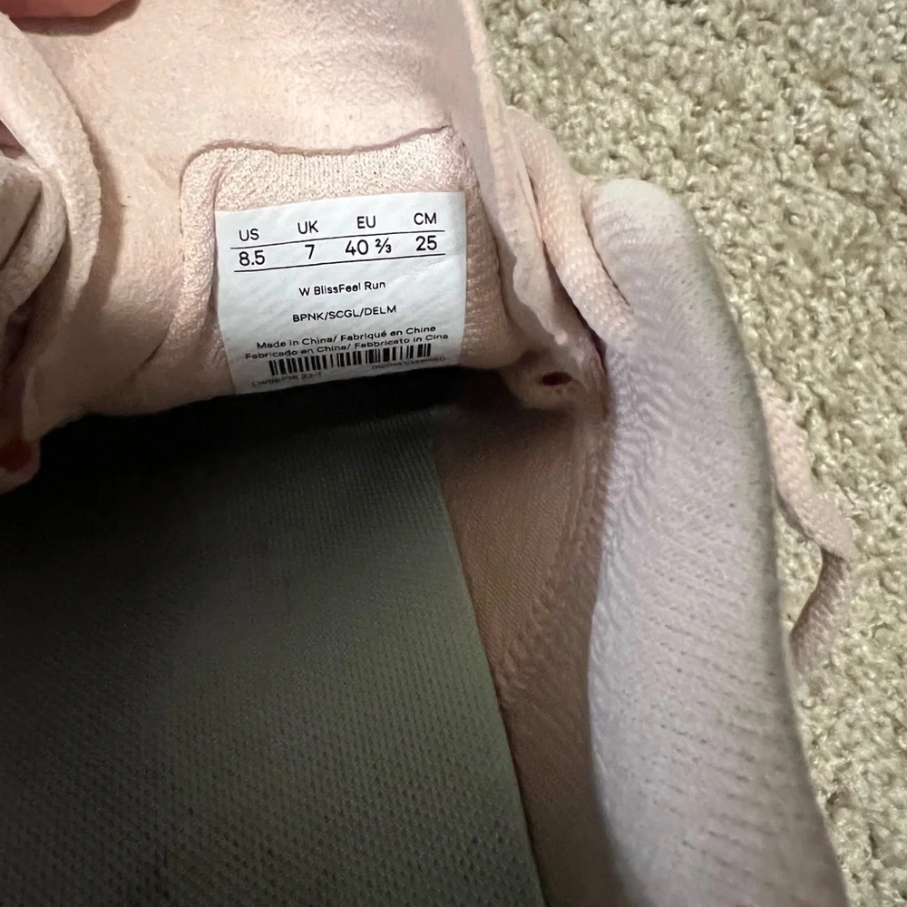 Lululemon BlissFeel‎ run sneaker 8.5